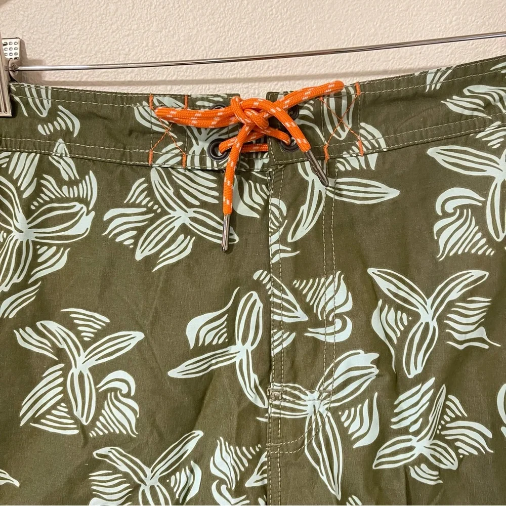Tommy Bahama Floral Cotton Blend Swim Trunks 9” Olive Blue Mesh Liner-Medium